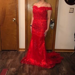 Trumpet Off-the-Shoulder Tulle Dress